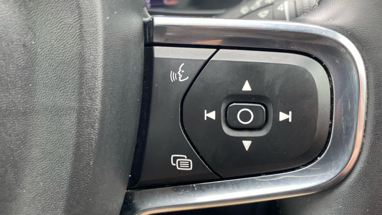 Volvo XC40 2.0 B4P Plus Dark 5dr Auto Petrol Estate